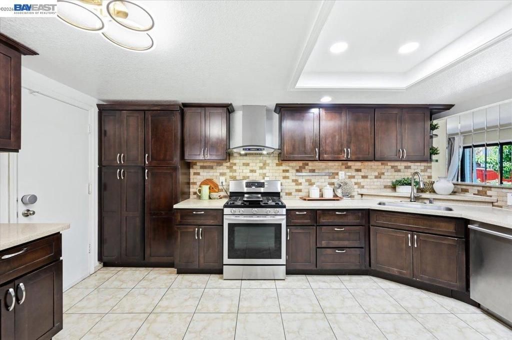 Image 5 of property listing at 1886 Wembley Ct, San Jose, CA 95132