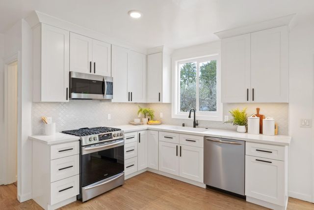 1555 Alma Street, Palo Alto, CA 94301