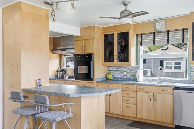 28 Arlington Road, Wareham, MA 02571