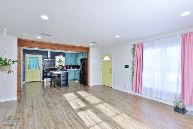 400 E Arkansas Avenue, Sweetwater, TX 79556