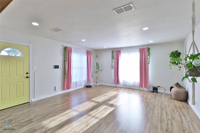 400 E Arkansas Avenue, Sweetwater, TX 79556