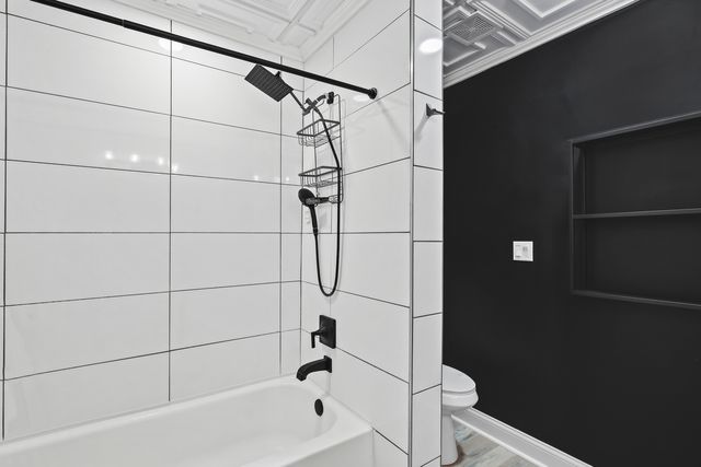 2420 Roxbury Lane, Montgomery, IL 60538