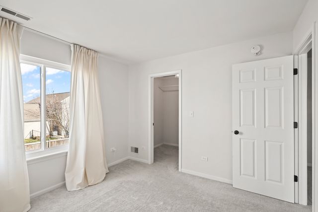 2420 Roxbury Lane, Montgomery, IL 60538