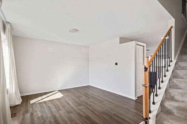 2420 Roxbury Lane, Montgomery, IL 60538