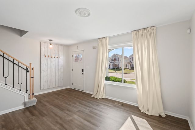 2420 Roxbury Lane, Montgomery, IL 60538