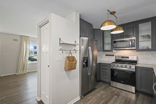 2420 Roxbury Lane, Montgomery, IL 60538