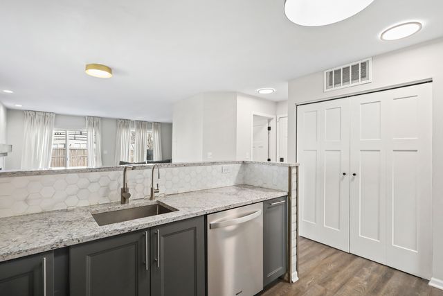 2420 Roxbury Lane, Montgomery, IL 60538