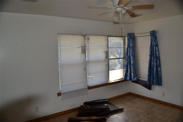 1502 Sherrard ST, Burnet, TX 78611