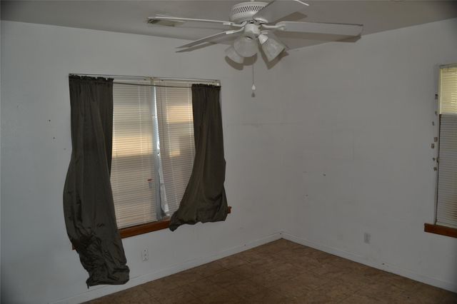 1502 Sherrard ST, Burnet, TX 78611