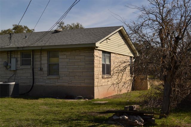 1502 Sherrard ST, Burnet, TX 78611