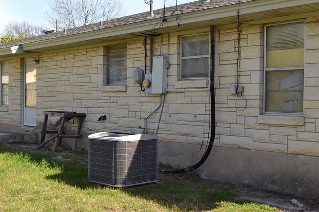 1502 Sherrard ST, Burnet, TX 78611