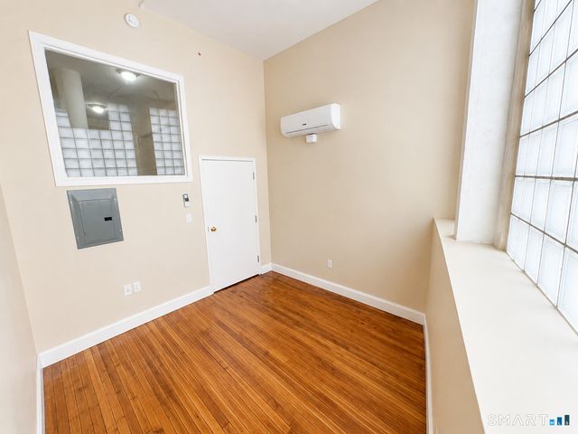 105 Bank Street 1D, Waterbury, CT 06702