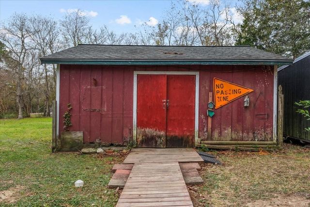 65 County Road 4011, Dayton, TX 77535