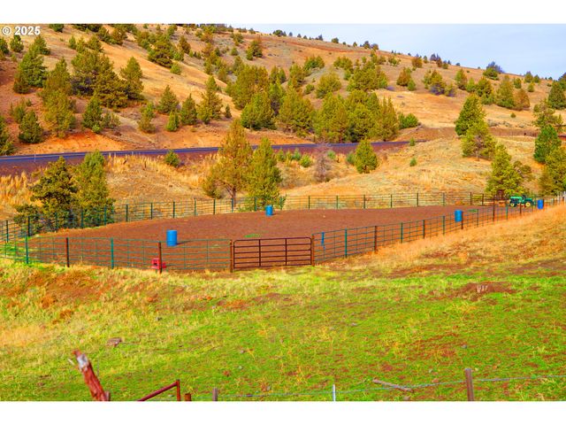 46457 HIGHWAY 218, Fossil, OR 97830