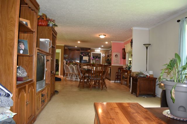 1423 Pack Rd, White Bluff, TN 37187