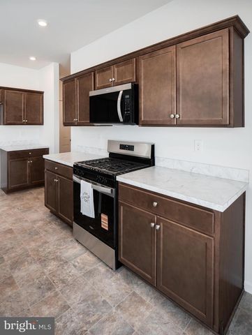 415 LITTLE WALNUT CT, Windsor, PA 17366