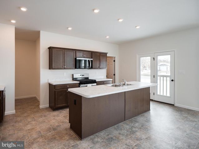 415 LITTLE WALNUT CT, Windsor, PA 17366