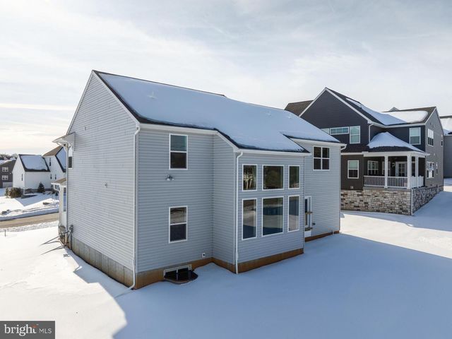 415 LITTLE WALNUT CT, Windsor, PA 17366