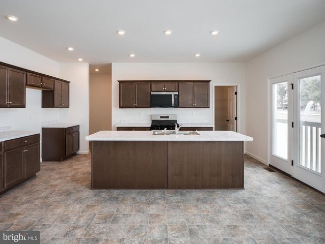 415 LITTLE WALNUT CT, Windsor, PA 17366