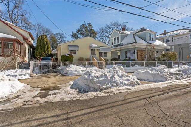 87 Pinehurst Avenue, Providence, RI 02908