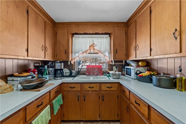 87 Pinehurst Avenue, Providence, RI 02908