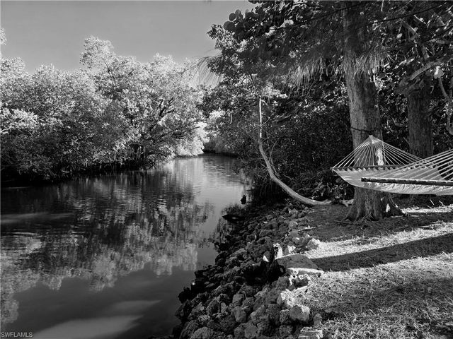 1551 Bembury DR, Naples, FL 34102