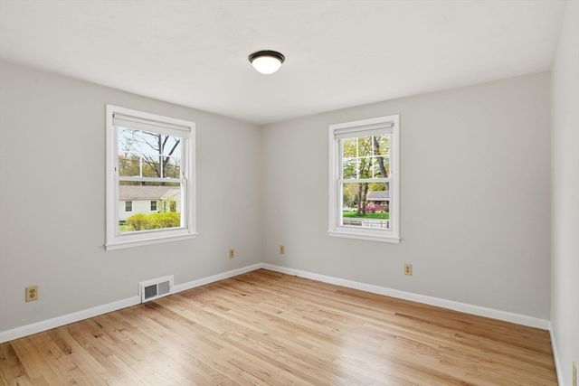 33 Overhill Dr, Springfield, MA 01129