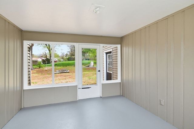 33 Overhill Dr, Springfield, MA 01129