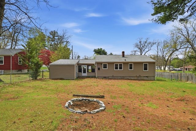 33 Overhill Dr, Springfield, MA 01129