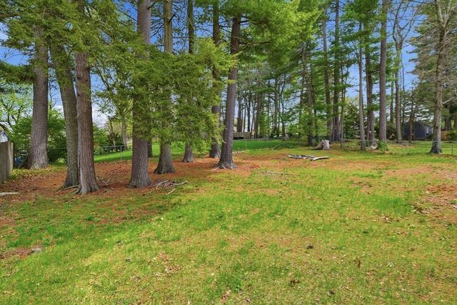 33 Overhill Dr, Springfield, MA 01129
