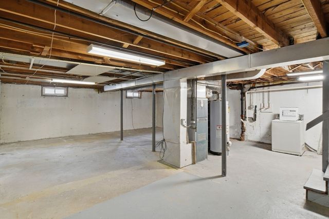33 Overhill Dr, Springfield, MA 01129