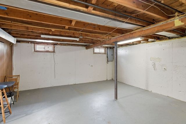 33 Overhill Dr, Springfield, MA 01129