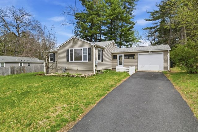 33 Overhill Dr, Springfield, MA 01129