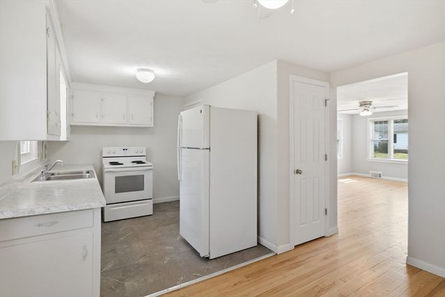 33 Overhill Dr, Springfield, MA 01129