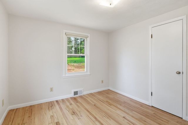 33 Overhill Dr, Springfield, MA 01129