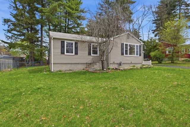 33 Overhill Dr, Springfield, MA 01129