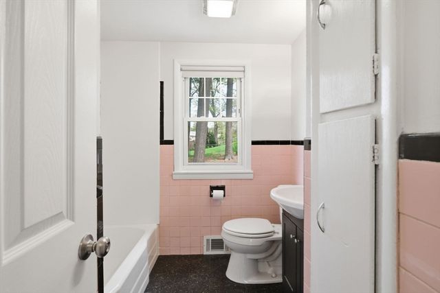 33 Overhill Dr, Springfield, MA 01129