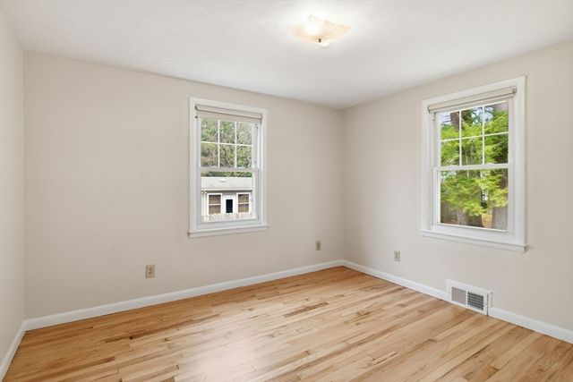 33 Overhill Dr, Springfield, MA 01129