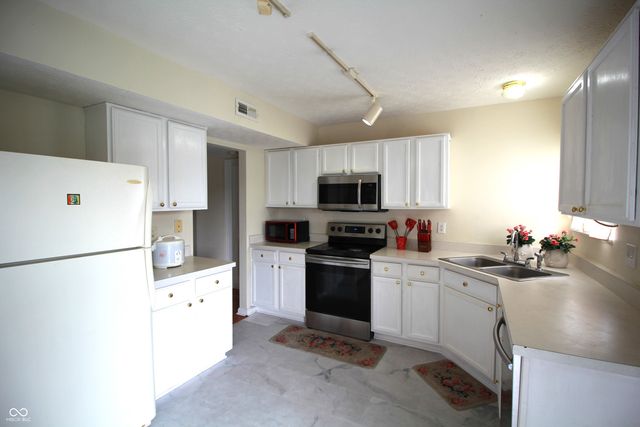 2399 Longleaf Drive, Greenwood, IN 46143