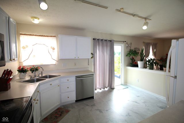 2399 Longleaf Drive, Greenwood, IN 46143
