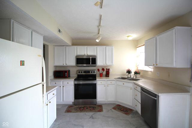 2399 Longleaf Drive, Greenwood, IN 46143