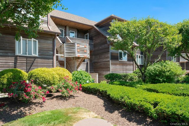 215 Fox Hill Drive, Baiting Hollow, NY 11933
