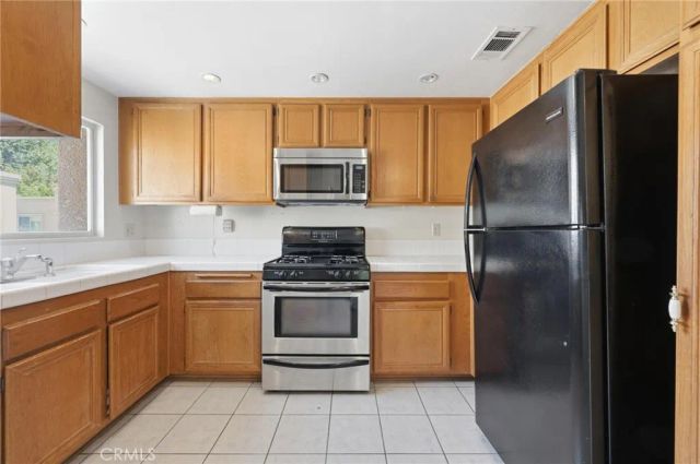 25238 Steinbeck Avenue E, Stevenson Ranch, CA 91381