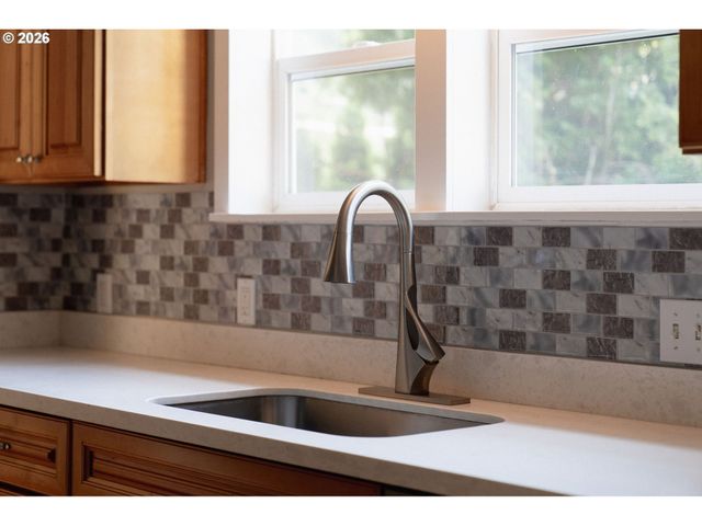2010 Ne 78TH Ave, Portland, OR 97213
