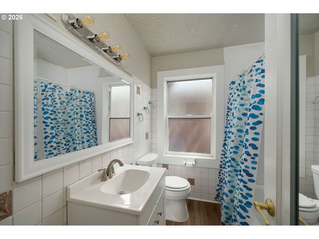 2010 Ne 78TH Ave, Portland, OR 97213