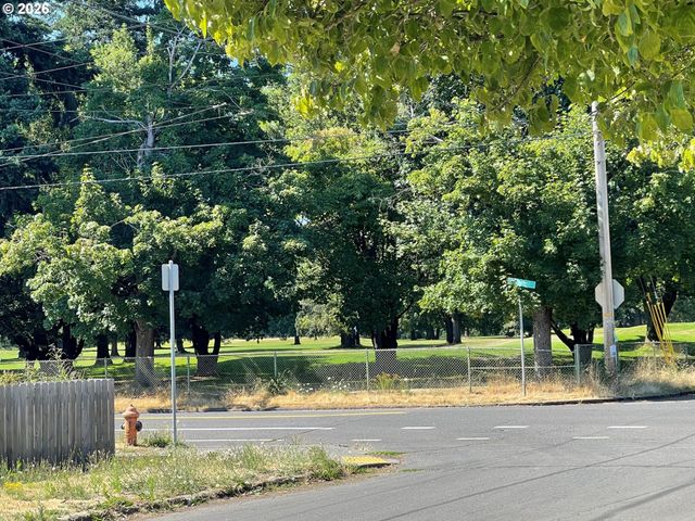 2010 Ne 78TH Ave, Portland, OR 97213