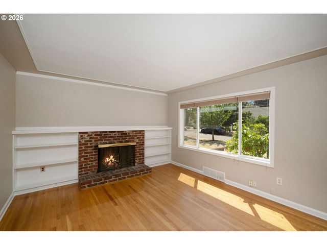 2010 Ne 78TH Ave, Portland, OR 97213