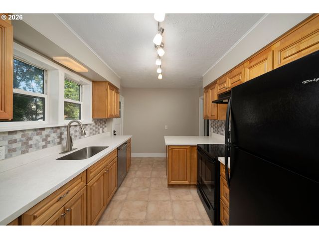 2010 Ne 78TH Ave, Portland, OR 97213