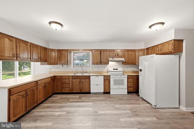 105 FENWAY DR, Charles Town, WV 25414