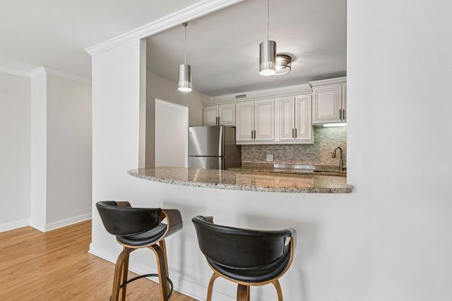 260 E CHESTNUT Street 2505, Chicago, IL 60611